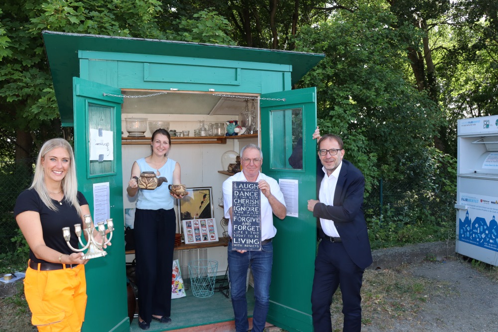 Jennifer Comuth - Verwalterin Recyclinghof Eilendorf, Anne Lehnen - Abfallberaterin Aachener Stadtbetrieb, Hermann-Josef Ostlender - Abteilungsleiter Kundenservice der AWA, Heiko Thomas - Beigeordneter für Klima und Umwelt, Stadtbetrieb und Gebäude der Stadt Aachen (v. l.)